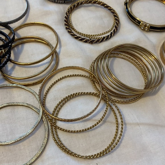 Bracelets - Picture 3 of 9